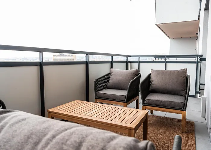 Luxury City Center Apartment - Parking Included