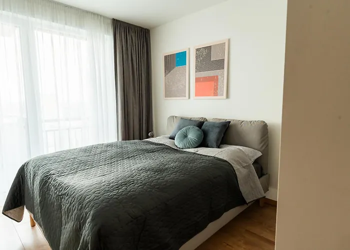 Luxury City Center Apartment - Parking Included