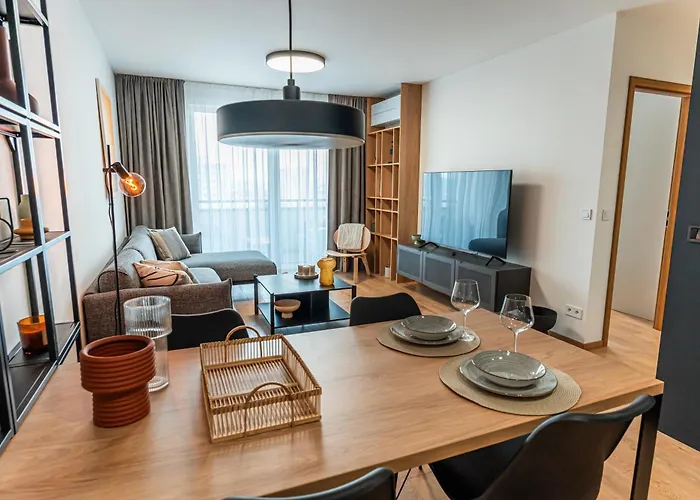 Luxury City Center Apartment - Parking Included