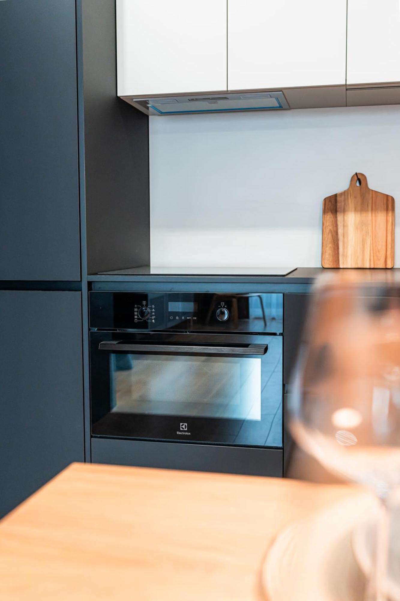 Luxury Center - Parking Included Apartment